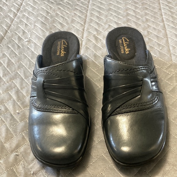clarks bendables clogs